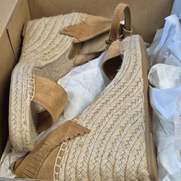 Frye Lila Feather Wedge Women 8M Sand Open Toe Suede Sandal - New - Picture 10 of 11
